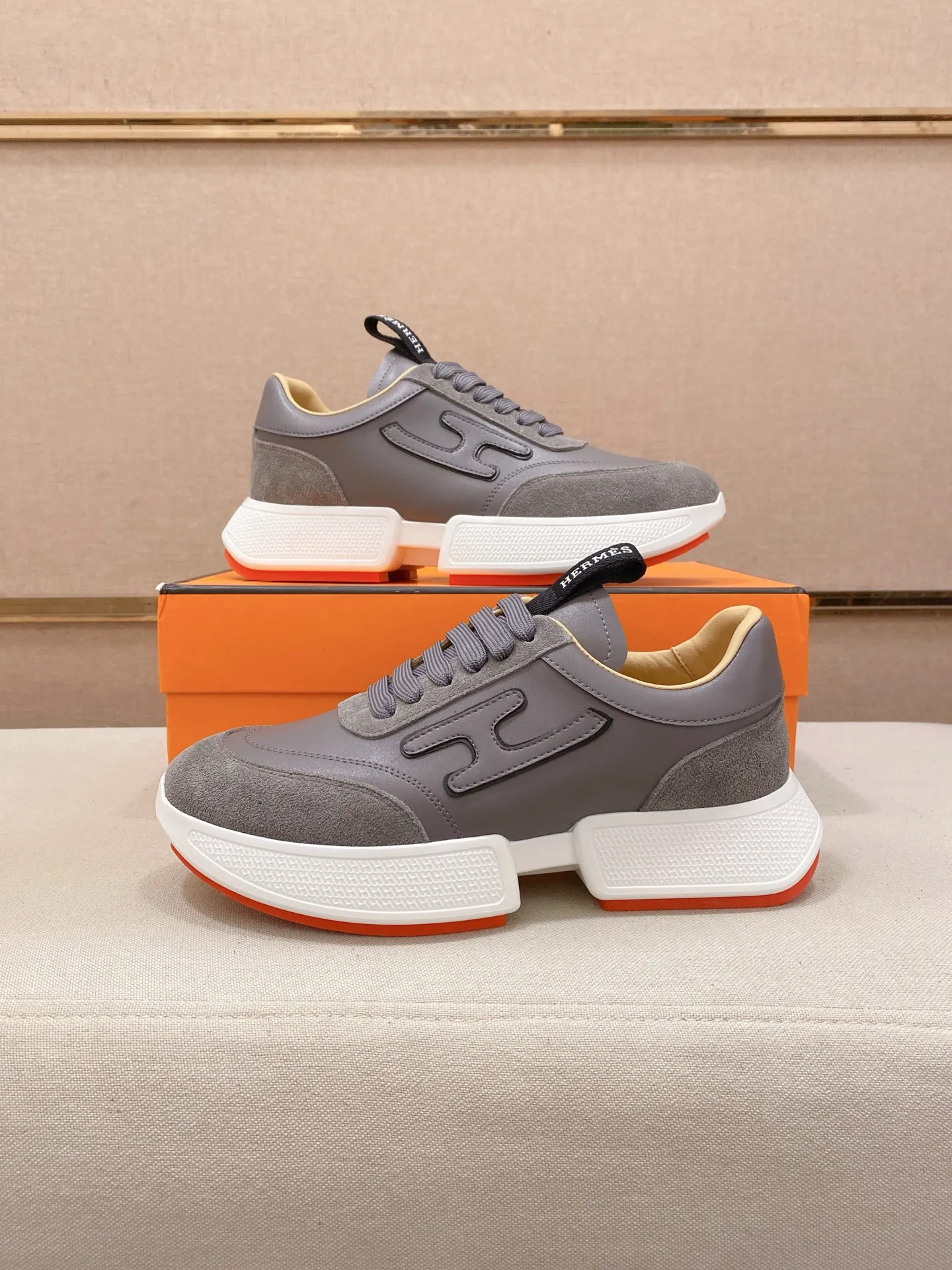 Men's clothing and shoes💰: 480💰《HERMES》【Classic original order·Version】Hermès; top 🔝purchasing agent🔍🔍men's latest 🇺🇸 counter sales simultaneously, imported from Italy original ▲▲cowhide ▲▲ (high-end, nobility, class) ) Exquisite workmanship (Italian 🇮🇹 imported water-dyed 🐂 cowhide lining) sole: original sole provided by the original factory, ⚠️exclusive double-layer activity·TPR·rubber·combined molded outsole; super comfortable·wear-resistant·non-slip·environmental protection The real thing is more beautiful if you take the real thing (high quality, follow the order). You can enter and exit the counter at will * Number of yards: 38-44 (45 can be customized and cannot be returned or exchanged)